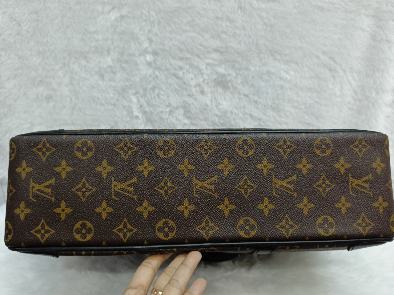 LV Porte Documents Voyage GM Monogram Macassar 2012