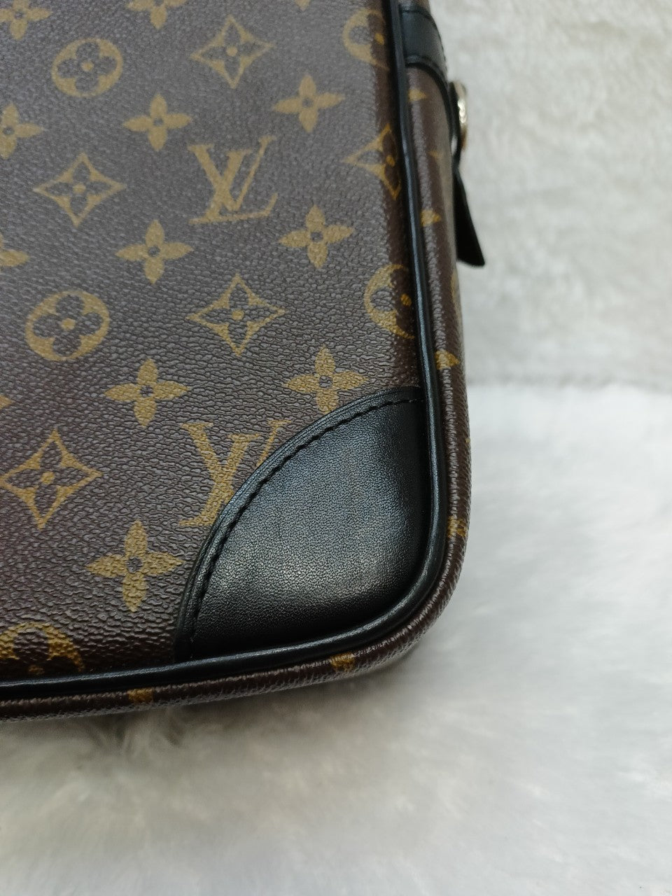 LV Porte Documents Voyage GM Monogram Macassar 2012