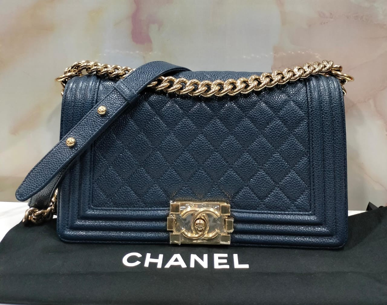 Chanel Boy25 Medium Caviar Navy GHW #29. Size 25x15x9cm
