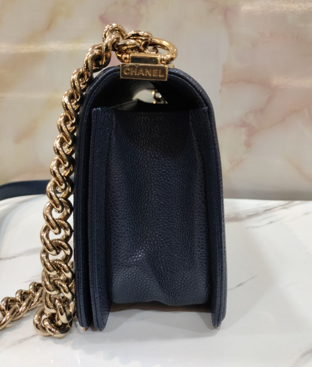 Chanel Boy25 Medium Caviar Navy GHW #29. Size 25x15x9cm