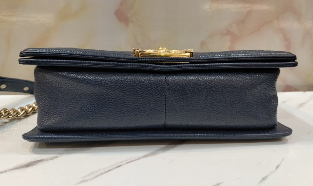 Chanel Boy25 Medium Caviar Navy GHW #29. Size 25x15x9cm