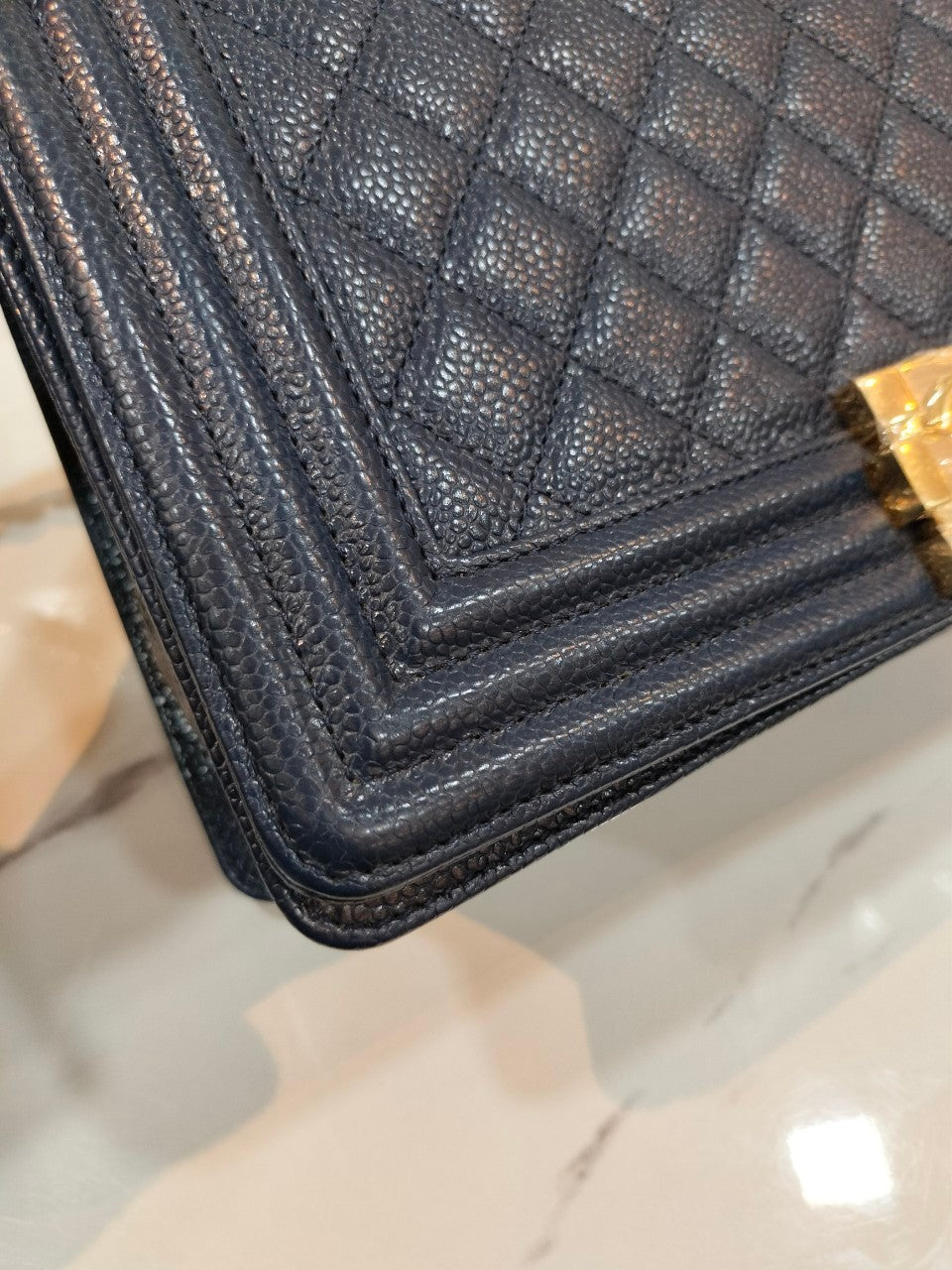 Chanel Boy25 Medium Caviar Navy GHW #29. Size 25x15x9cm