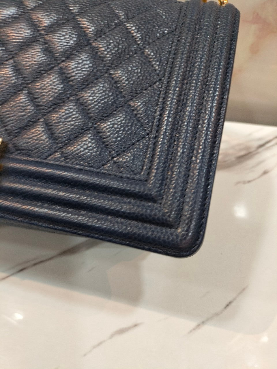 Chanel Boy25 Medium Caviar Navy GHW #29. Size 25x15x9cm