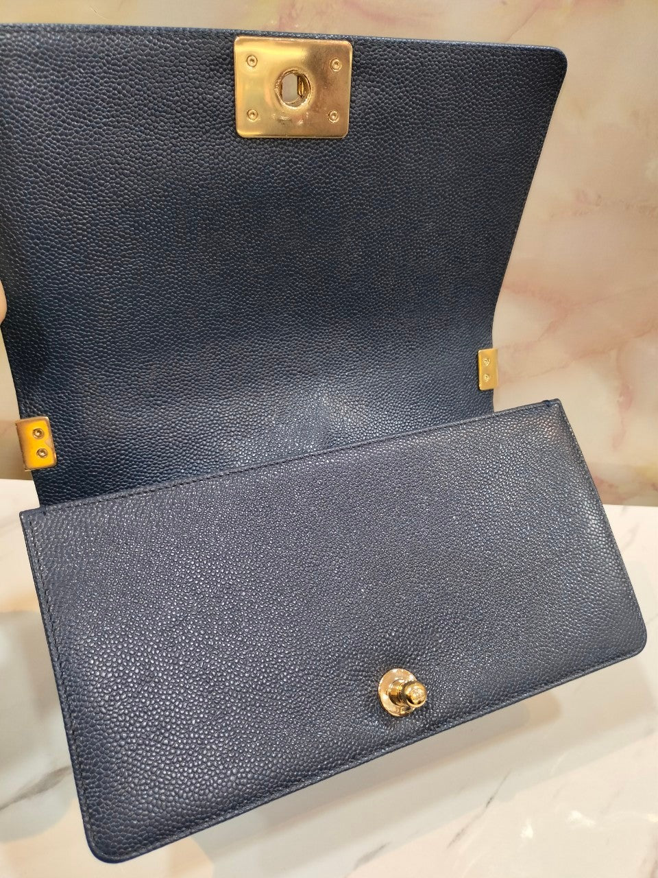 Chanel Boy25 Medium Caviar Navy GHW #29. Size 25x15x9cm
