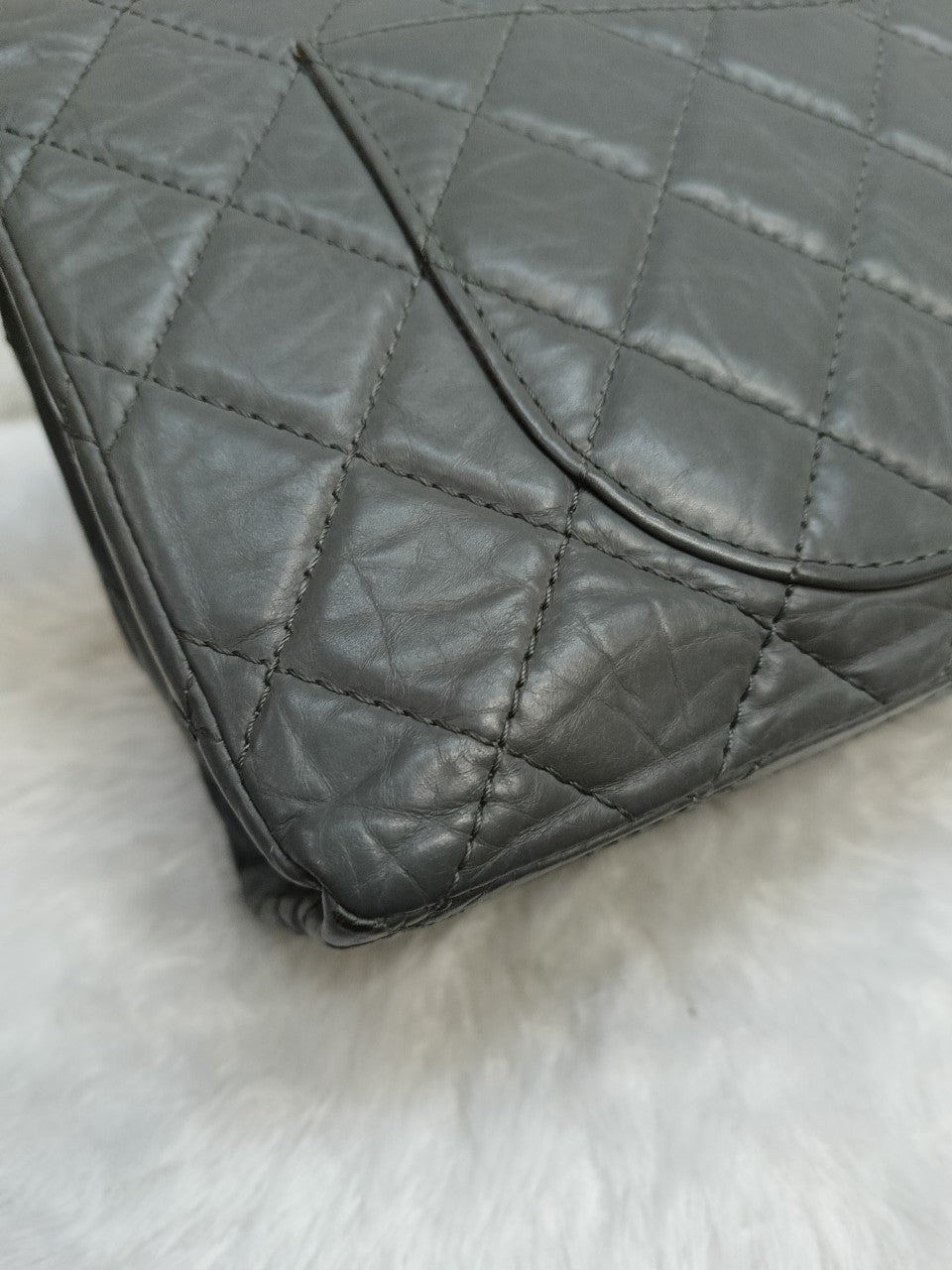 Chanel Jumbo Reissue Calfskin Grey RHW #12. Size 30x17x10cm