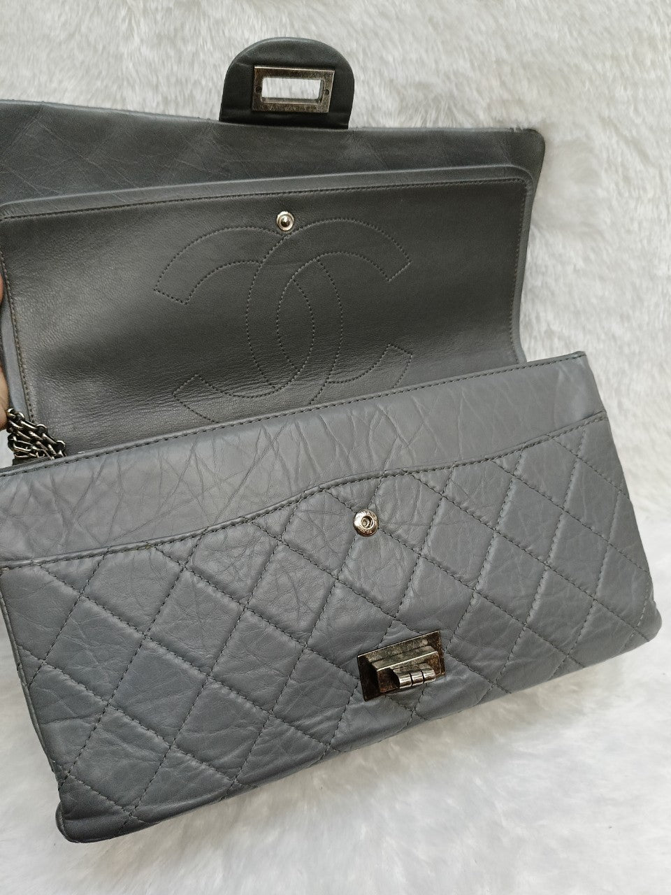 Chanel Jumbo Reissue Calfskin Grey RHW #12. Size 30x17x10cm