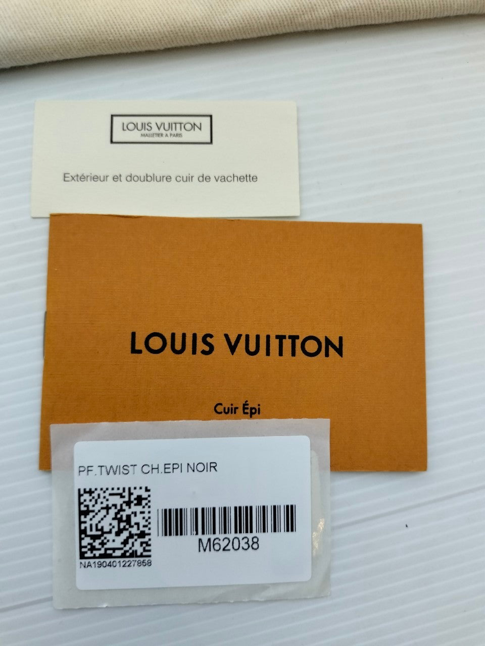 Lv Portefeuille Twist Chain Epi Noir 2019