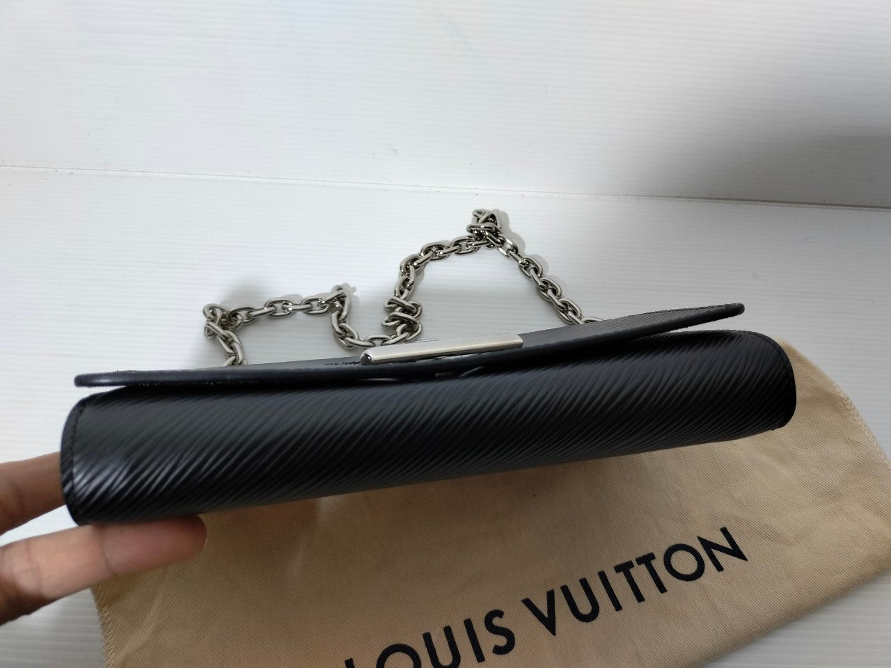 Lv Portefeuille Twist Chain Epi Noir 2019