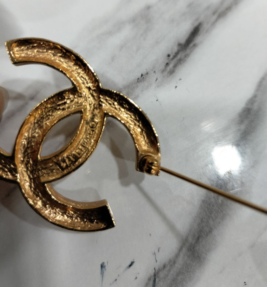 Chanel Brooch Crystal Gold GHW