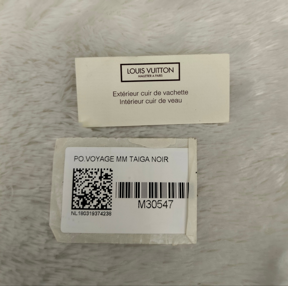 LV Pochette Voyage Taiga Noir 2018