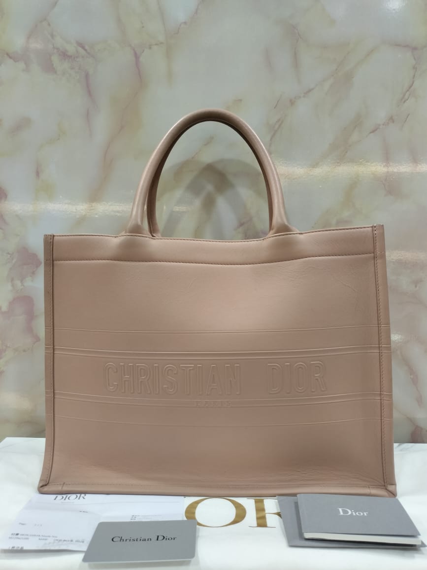 Dior Tote Book Medium Rose de Vents Calfskin 2020
Size 36x27,5x16,5cm