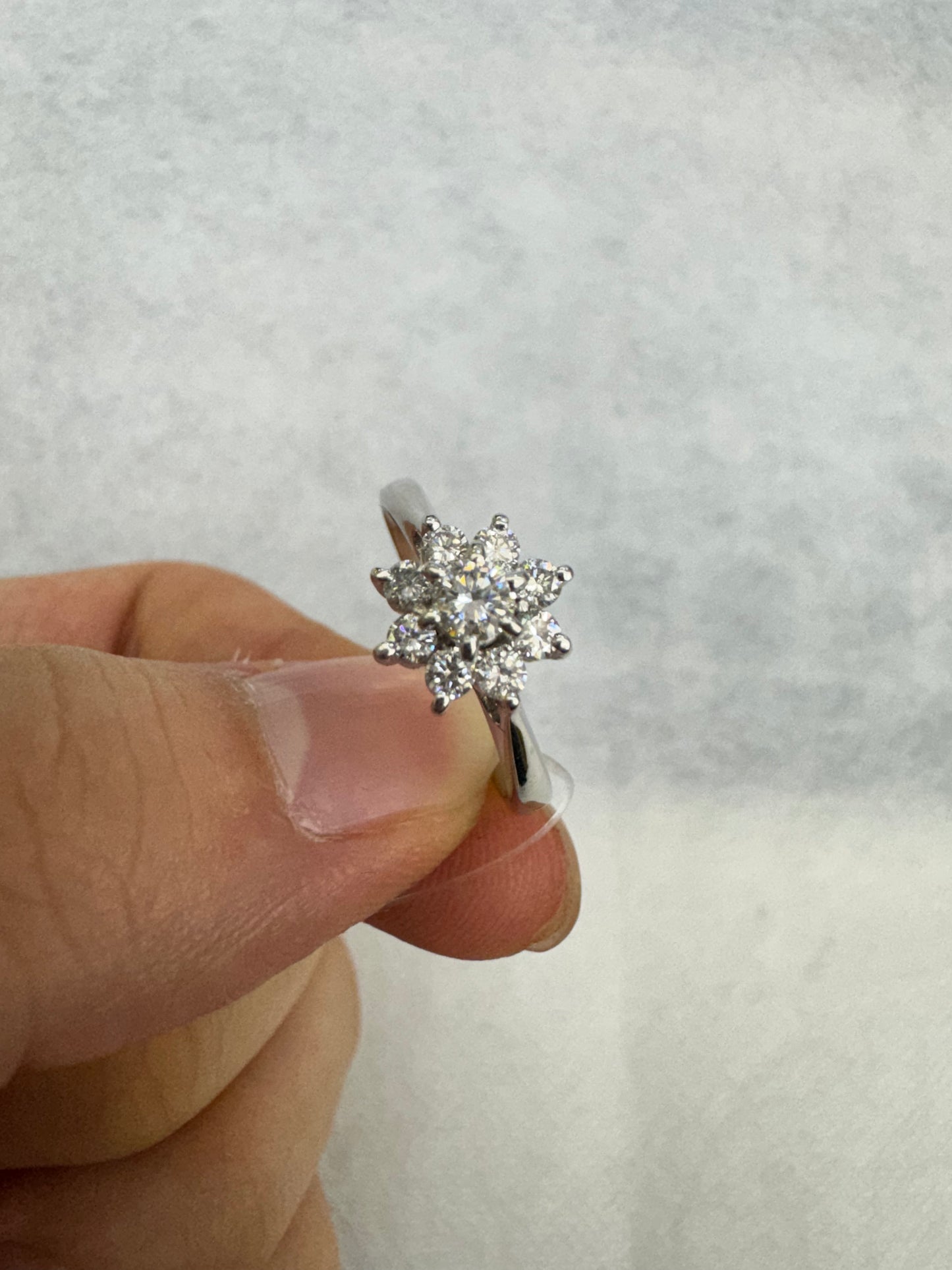 Ring diamond Center: 0.29ct, keliling: 0.32ct, PT900, Total 5gr