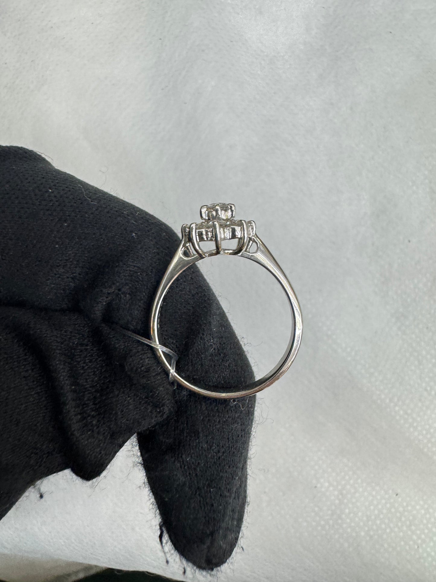 Ring diamond Center: 0.29ct, keliling: 0.32ct, PT900, Total 5gr
