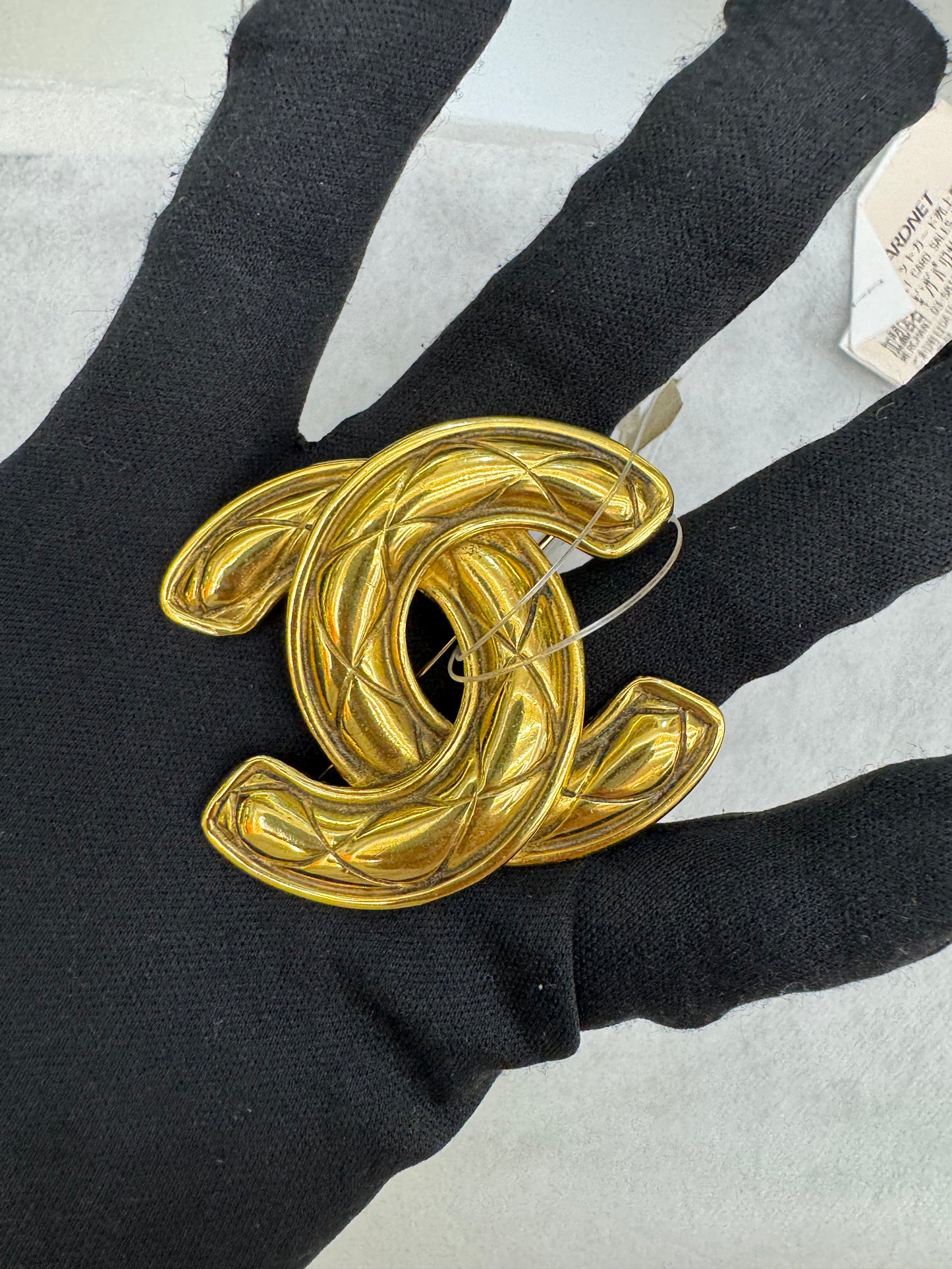 Chanel Brooch Golden Metal Gold GHW (Nota pembelian)