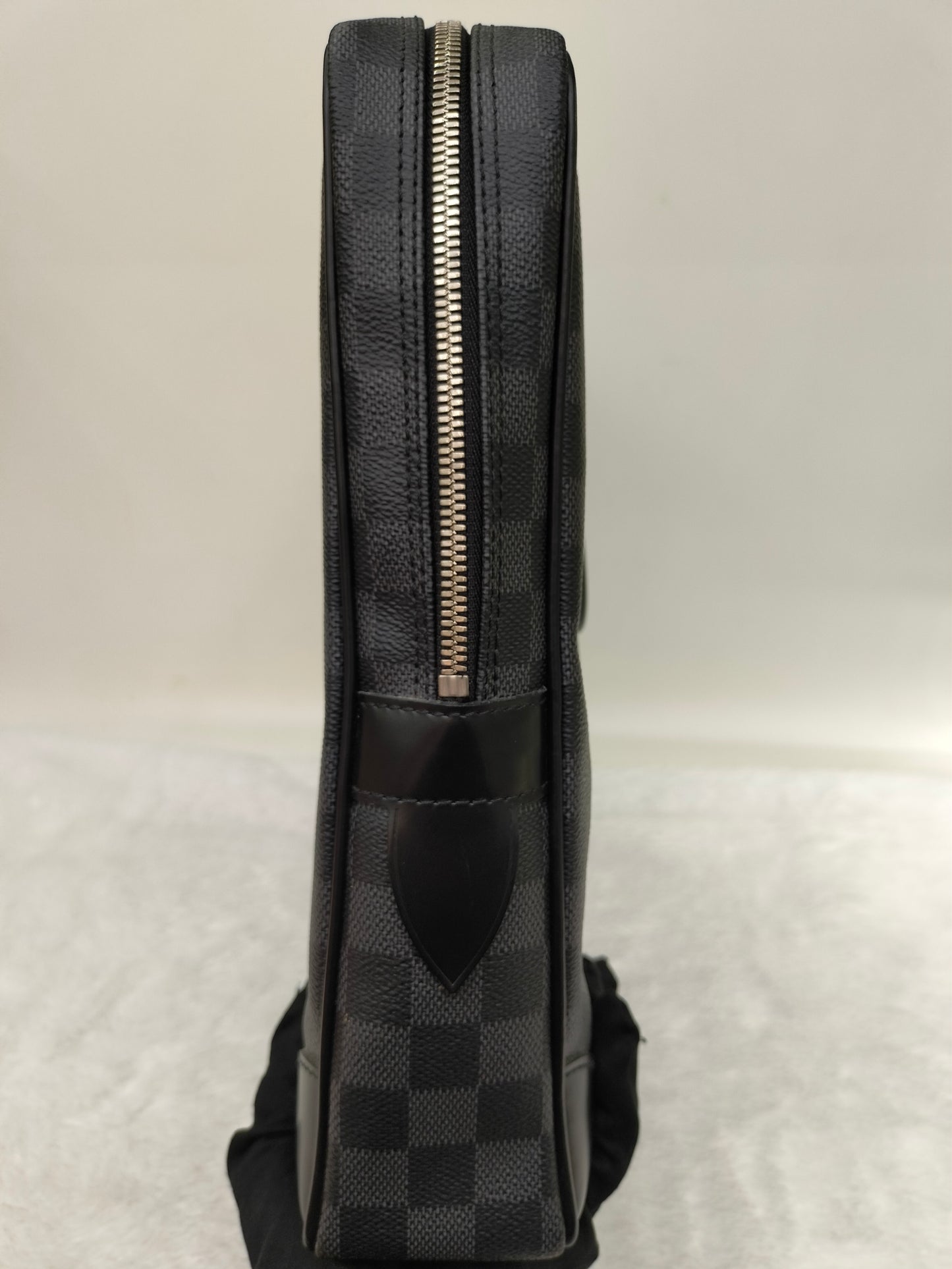 LV PDV Graphite 2016
