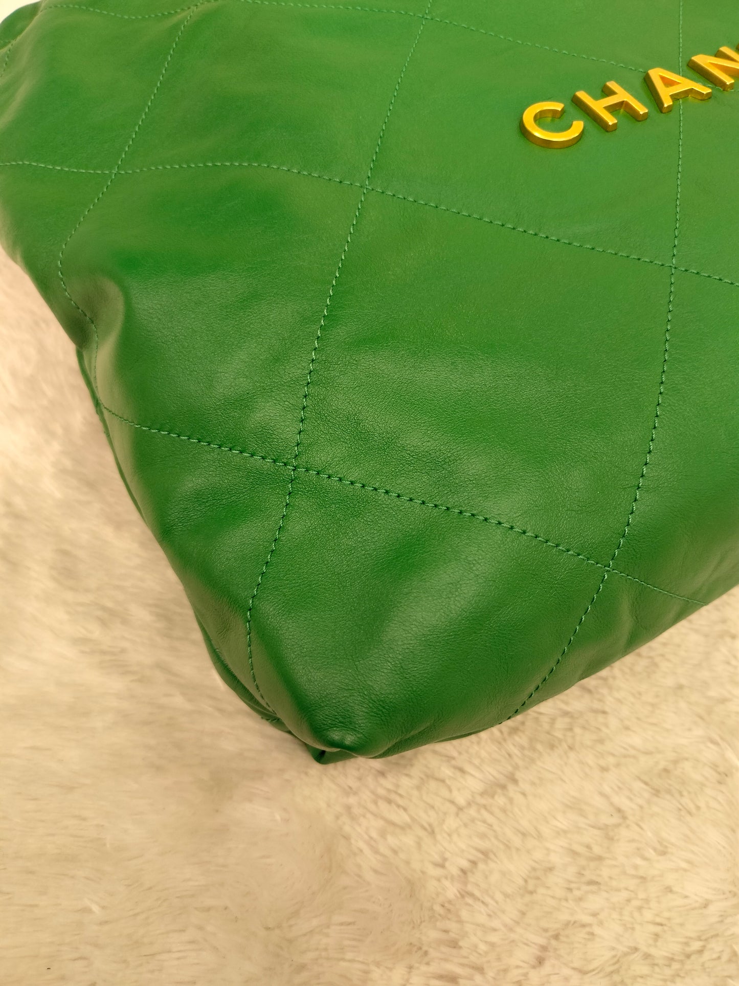 *Neverbeen Used* Chanel C22 Medium Calfskin Green GHW (CHIP)