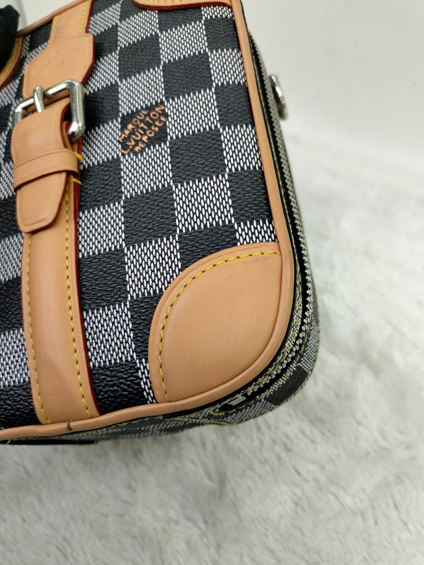 LV Valisette Vertical Damier Colour Noir 2019