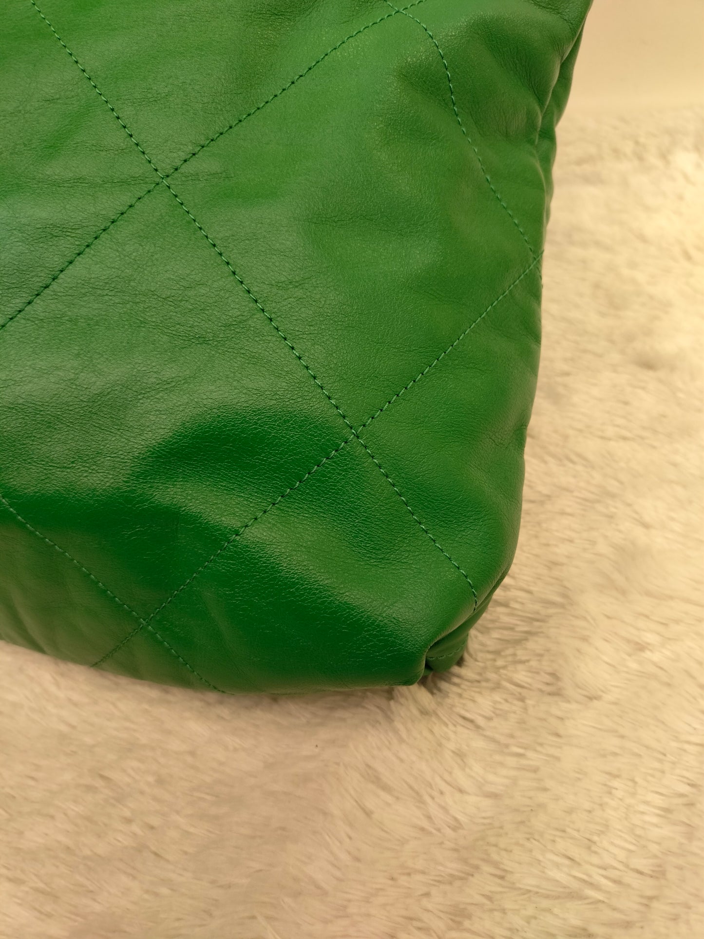 *Neverbeen Used* Chanel C22 Medium Calfskin Green GHW (CHIP)