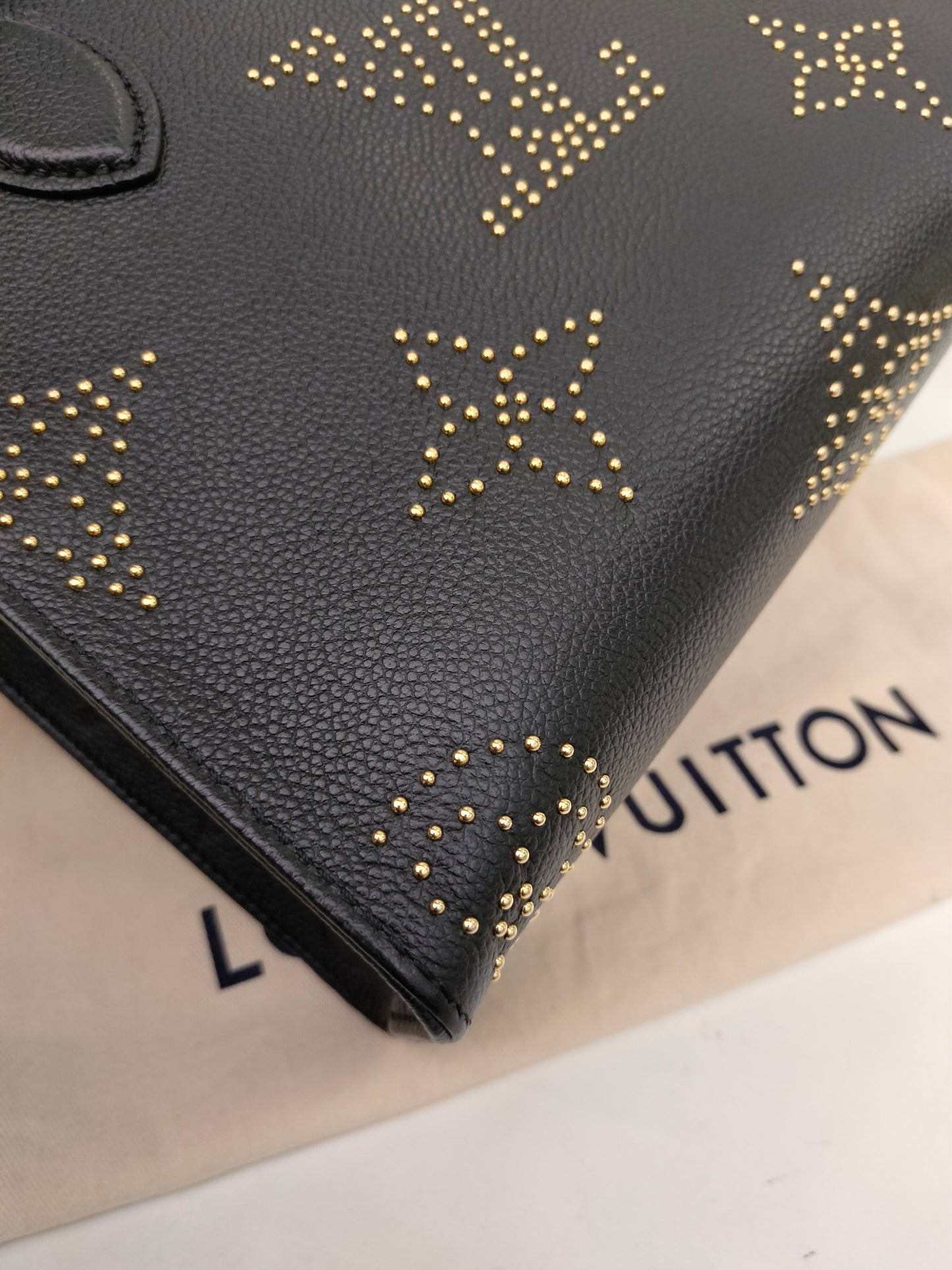 *Neverbeen Used* LV OTG PM Monogram Empreinte Studded Noir (CHIP)