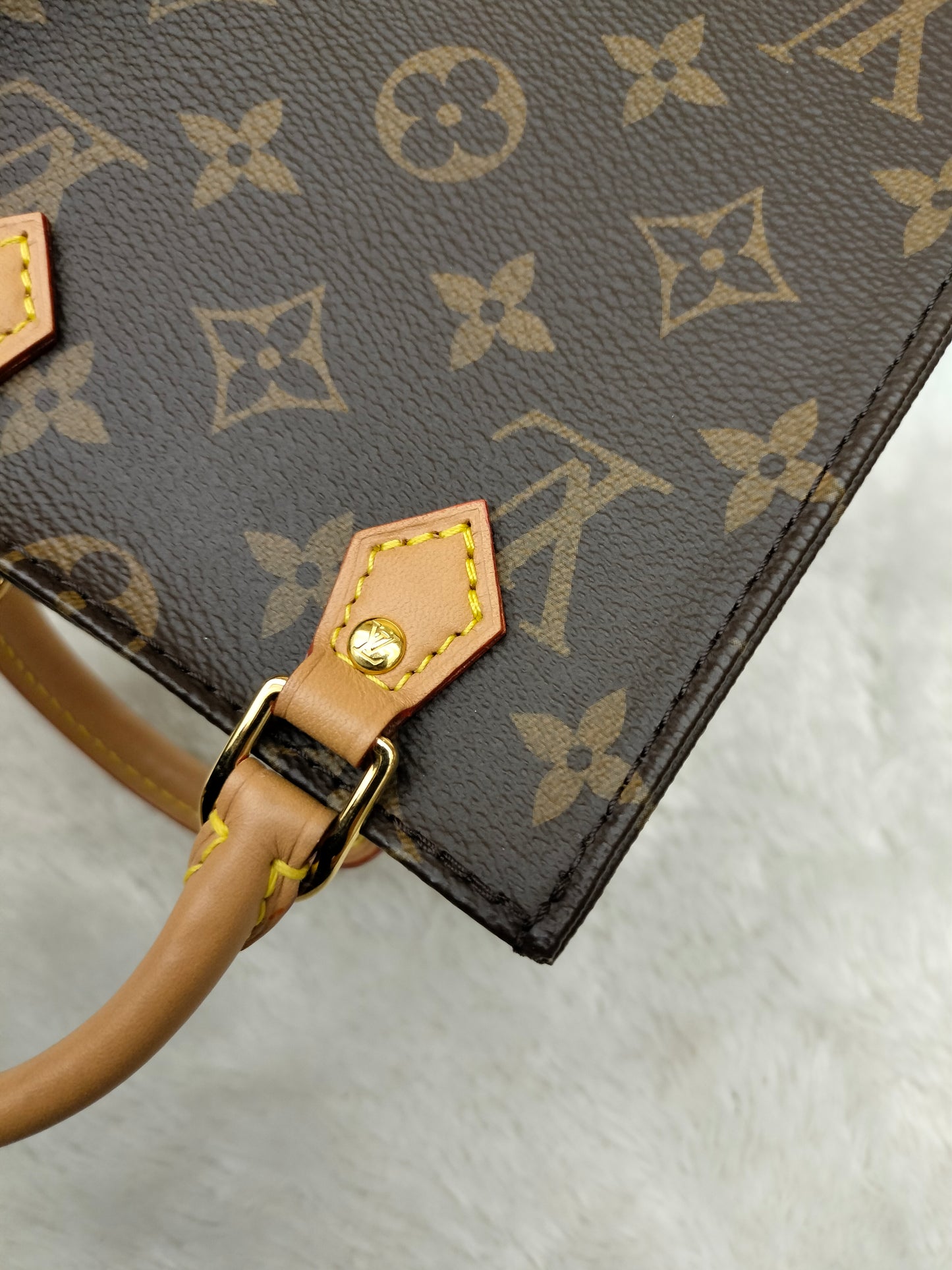 LV Petit Sac Plat Monogram 2021 (CHIP)