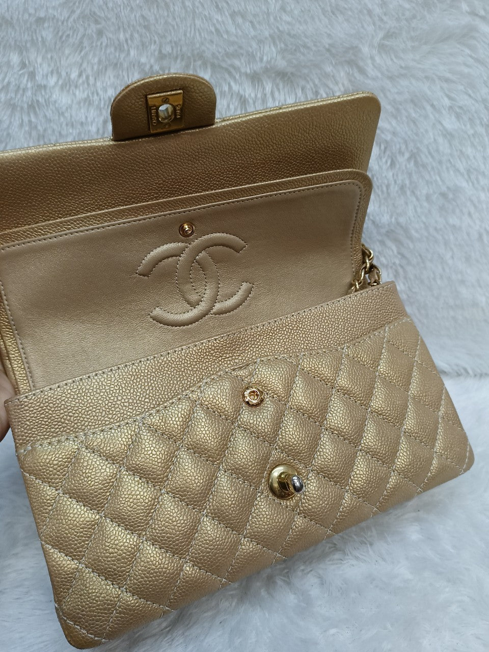 Chanel Medium Caviar Bronze GHW #20. Size 25,5x15,5x6,5cm