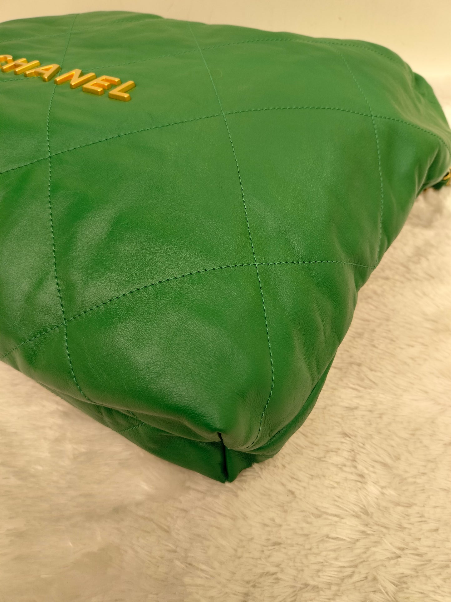 *Neverbeen Used* Chanel C22 Medium Calfskin Green GHW (CHIP)