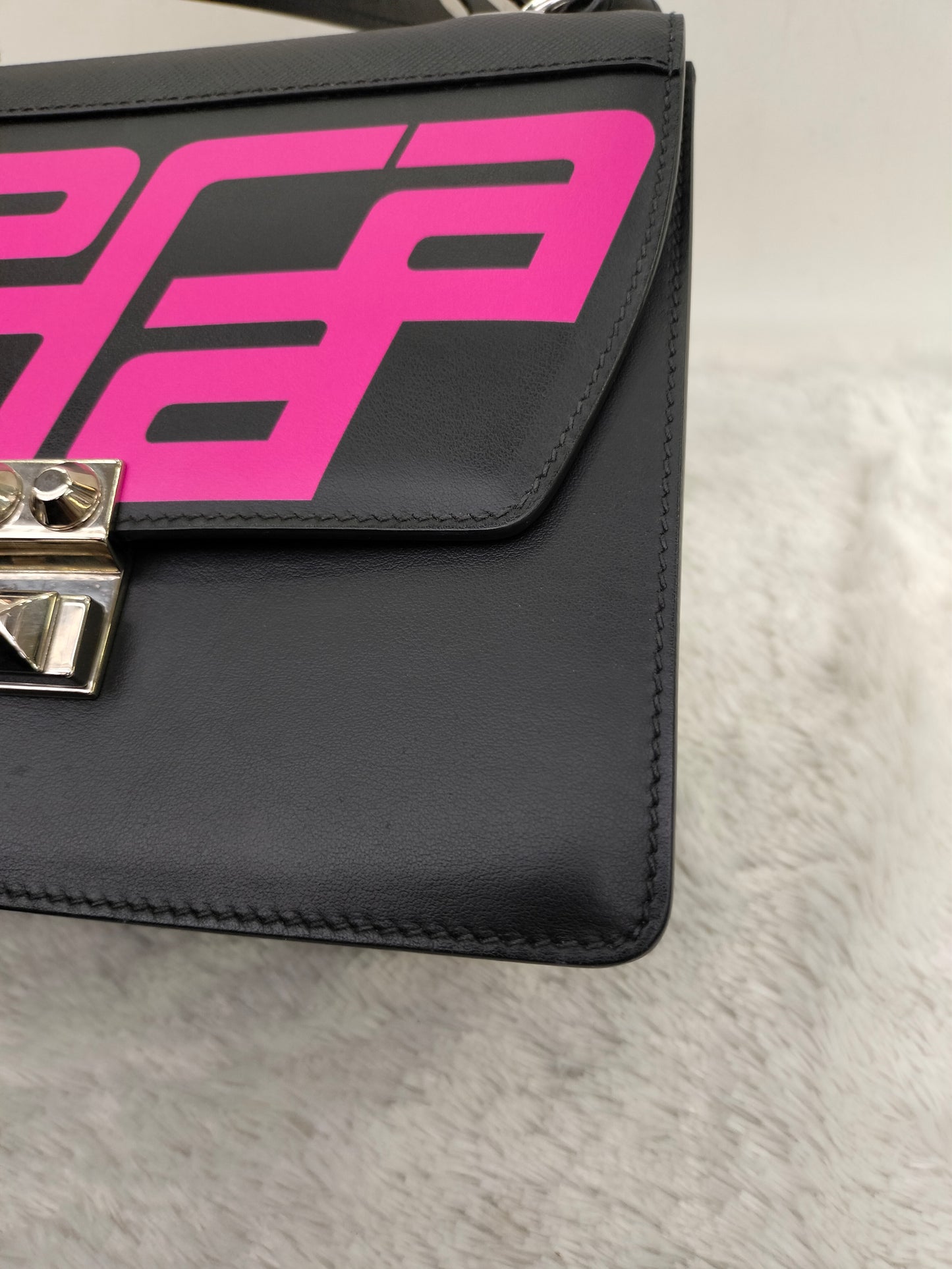 Prada City Calf Saffiano Nero Fuxia SHW