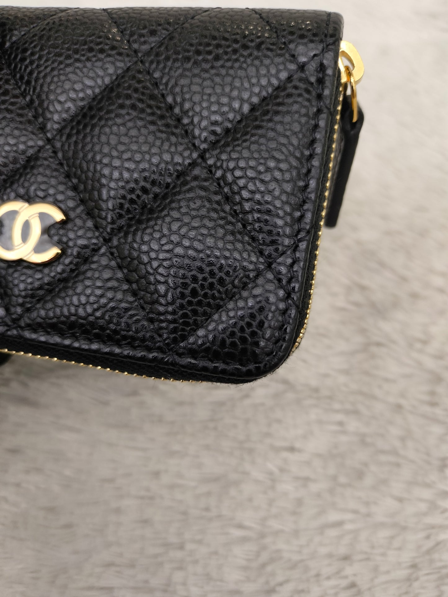 *NEW* Chanel Zippy Card Holder Caviar Black GHW (CHIP)