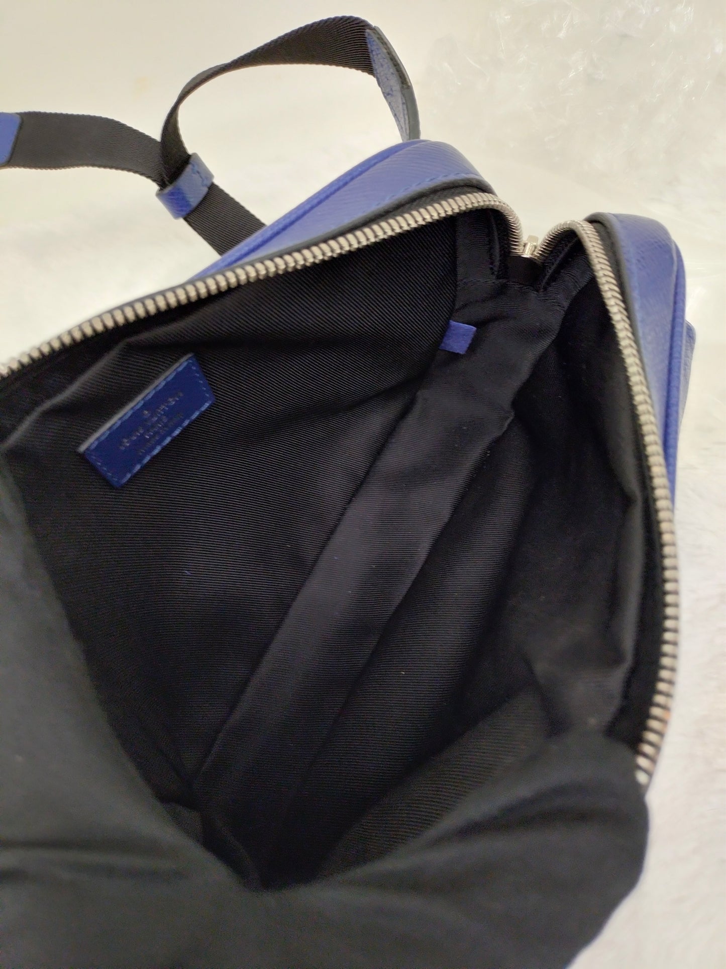 LV Outdoor Bumbag Taiga Cobalt 2019