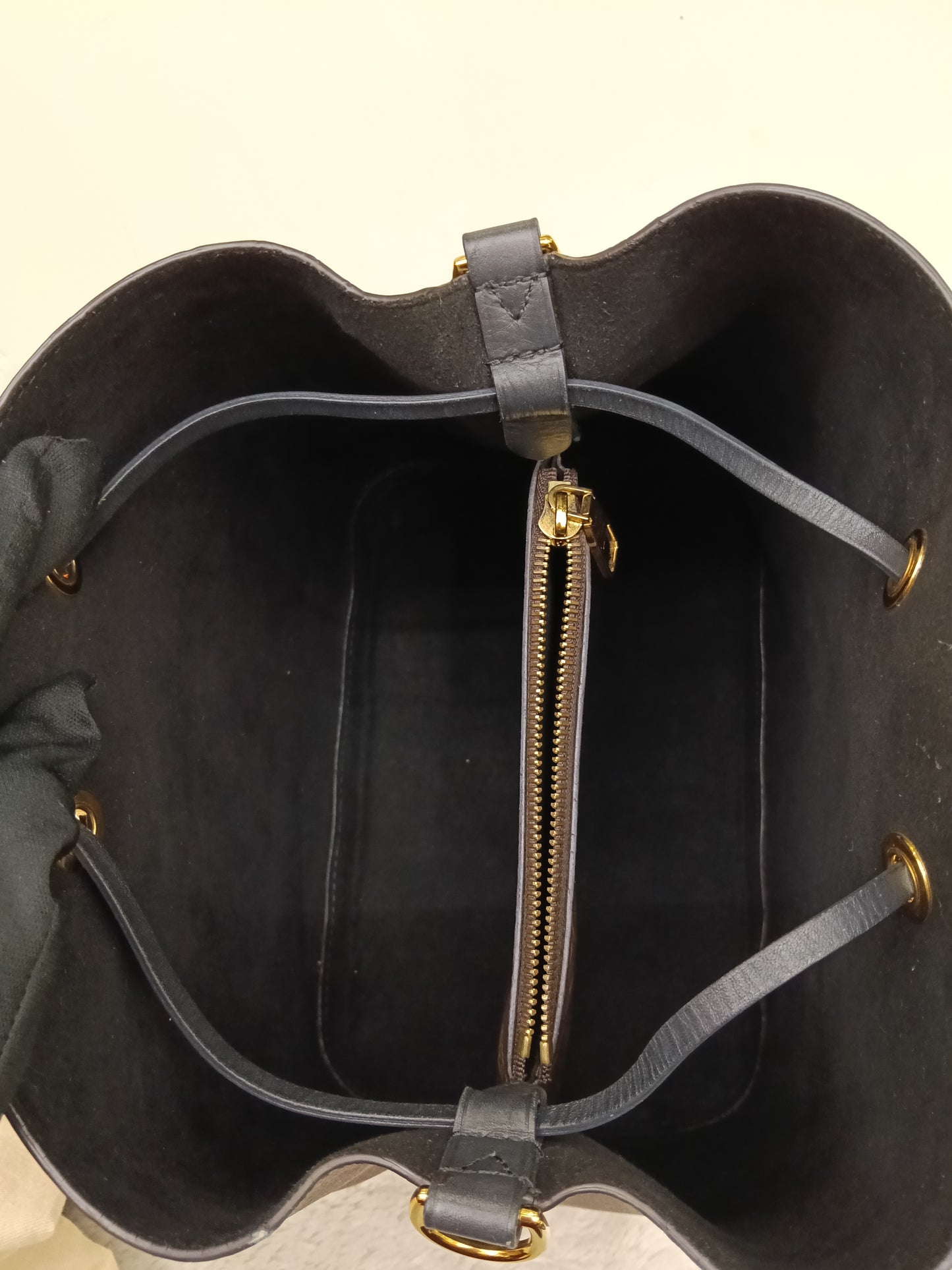 LV Neo Noe MM Monogram Noir (CHIP)