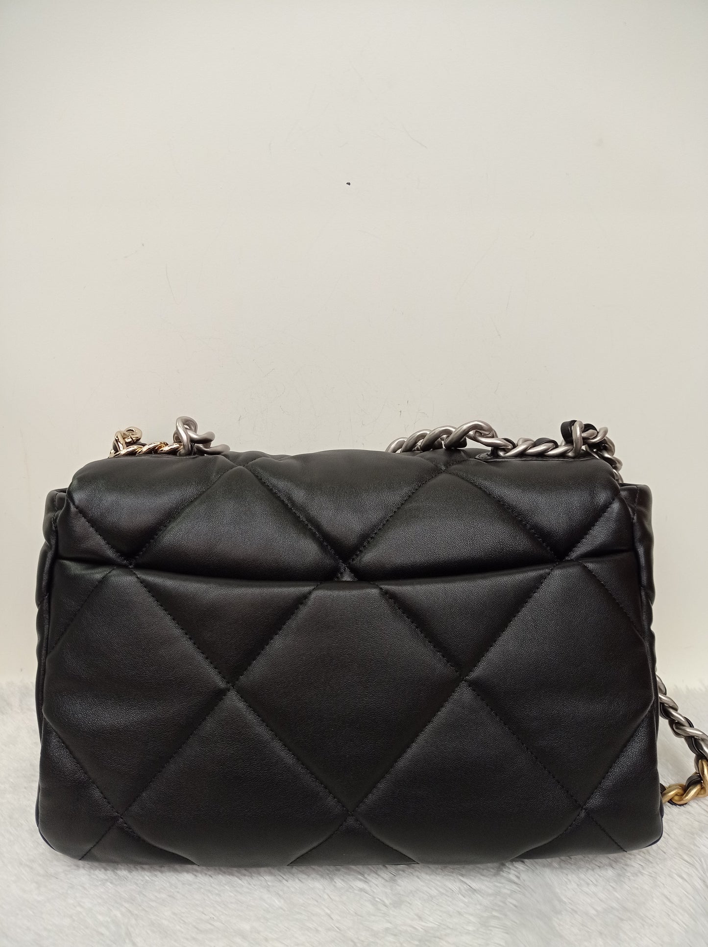 *Neverbeen Used* Chanel C19 Large Black (CHIP)