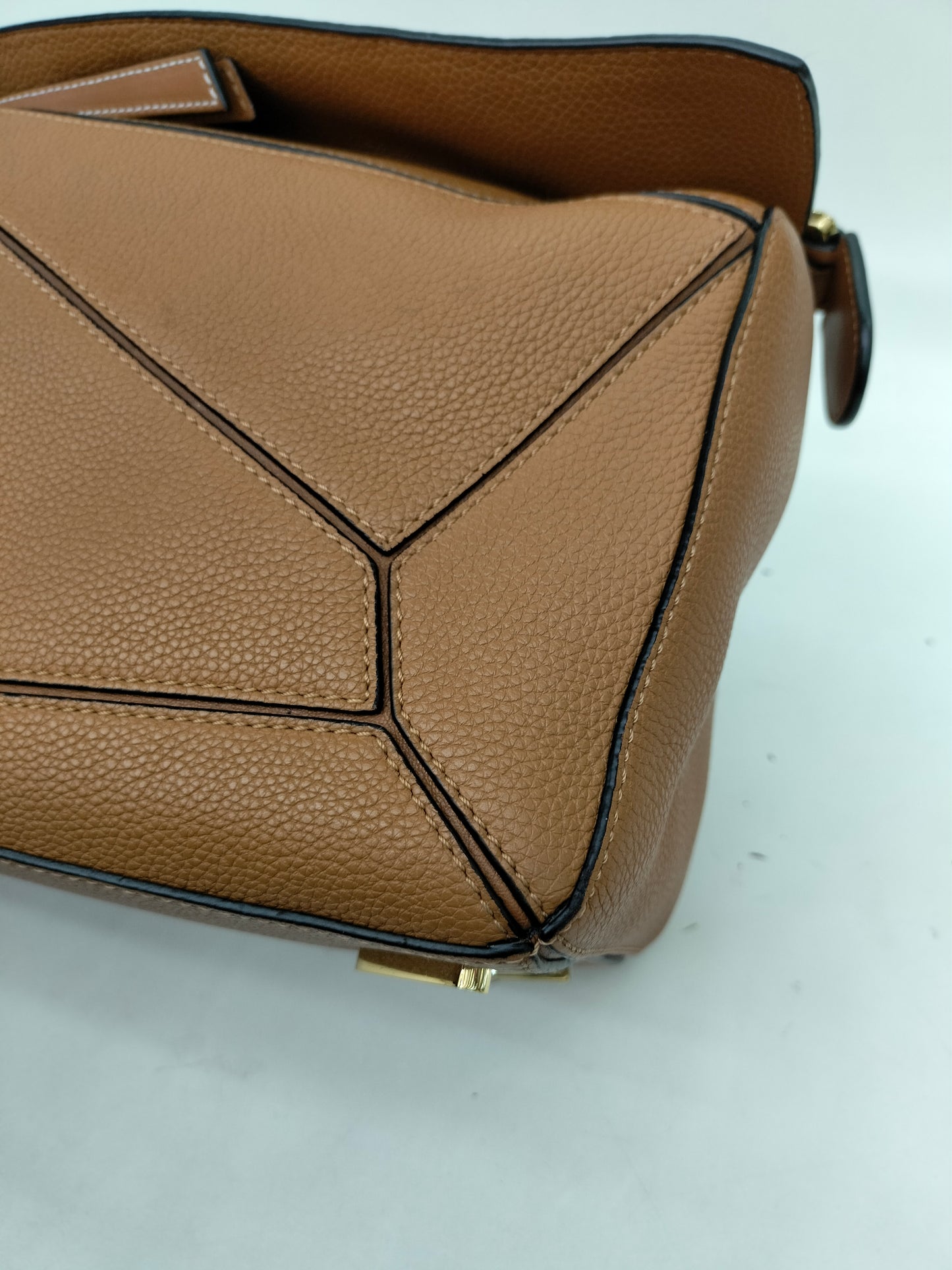 Loewe Puzzle Medium Grained Light Caramel GHW 2018