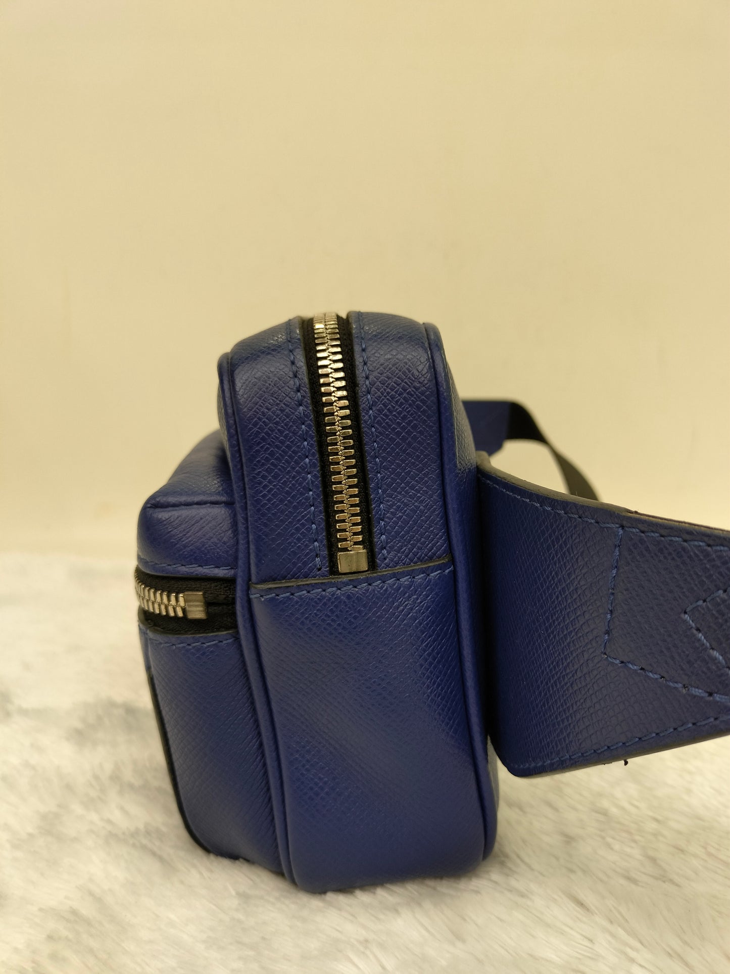 LV Outdoor Bumbag Taiga Cobalt 2019
