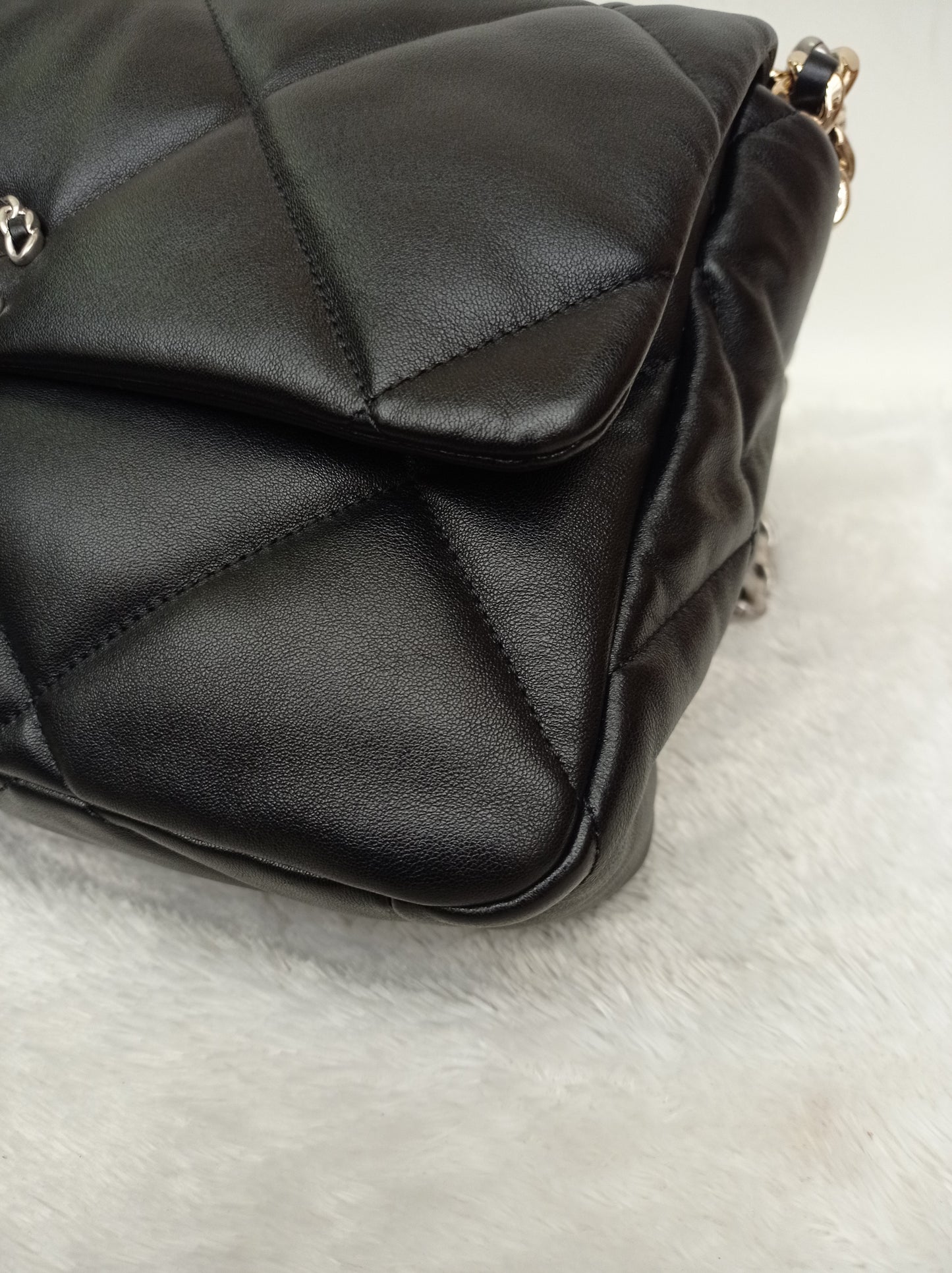 *Neverbeen Used* Chanel C19 Large Black (CHIP)