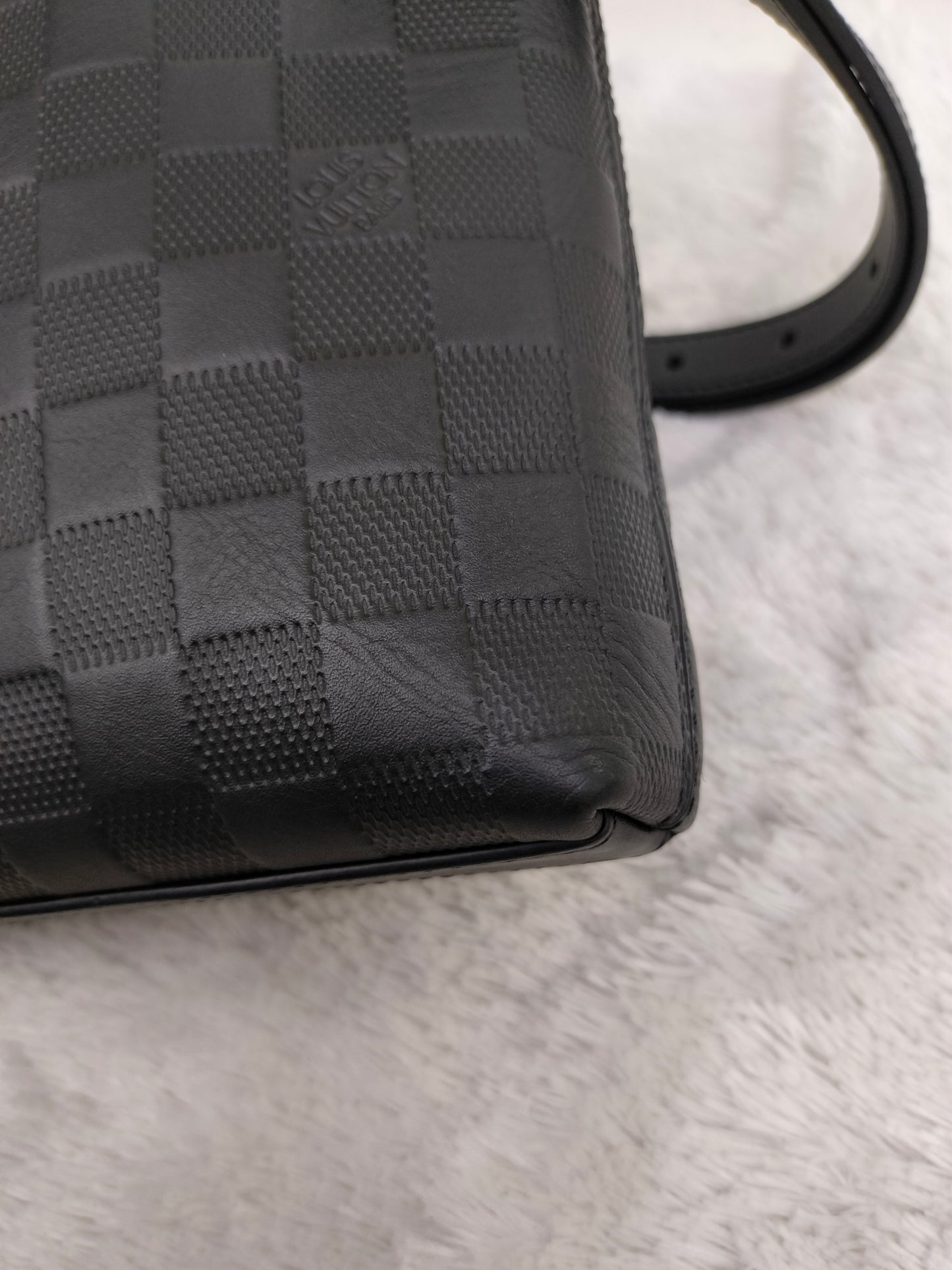 LV District Onyx Damier Infini Black 2017