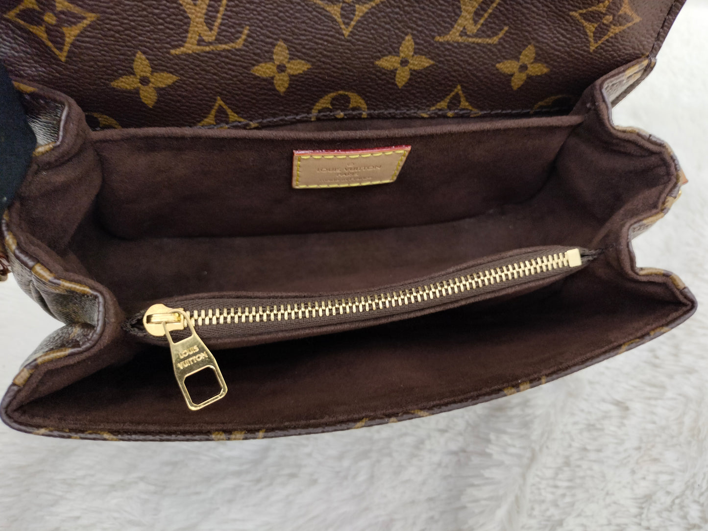 LV Pochette Metis East West Monogram 2023 (CHIP)