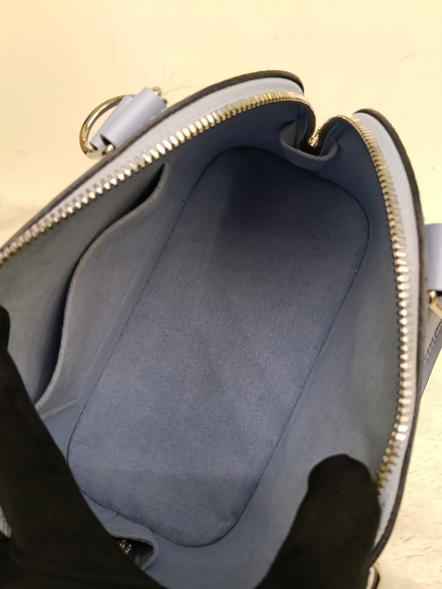LV Alma BB Epi Bleu Nuage (CHIP)