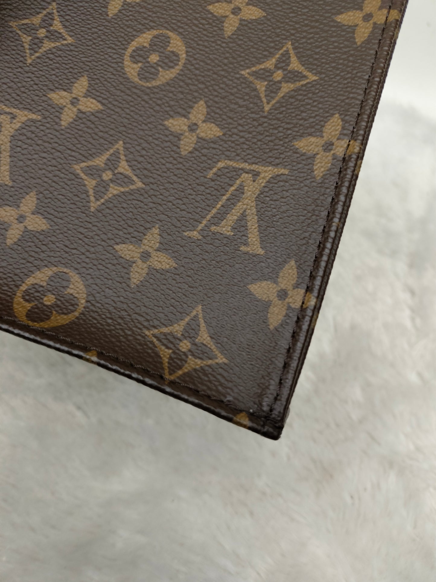 LV Petit Sac Plat Monogram 2021 (CHIP)