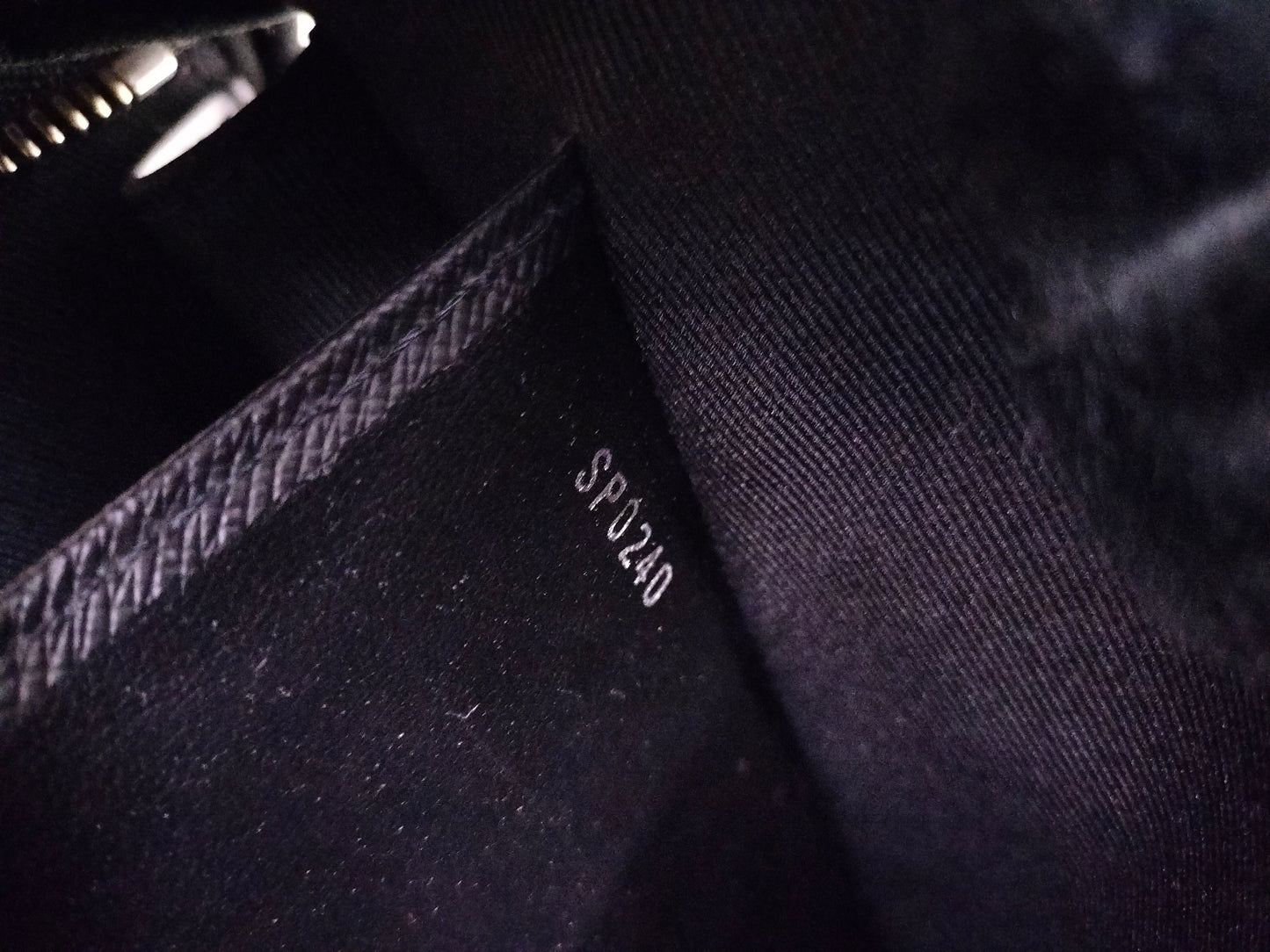 LV Pochette Voyage Graphite 2020