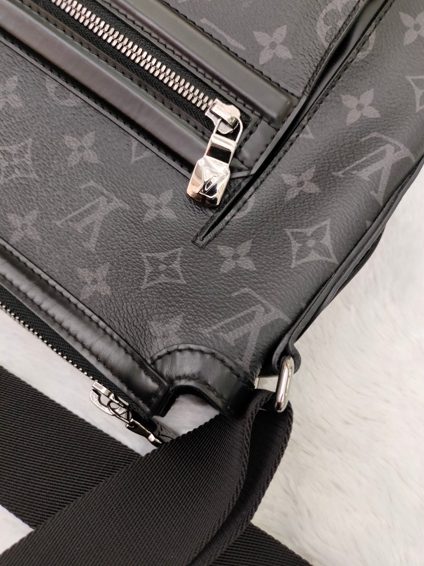 LV Odyssey PM Messenger Monogram Eclipse Noir 2018