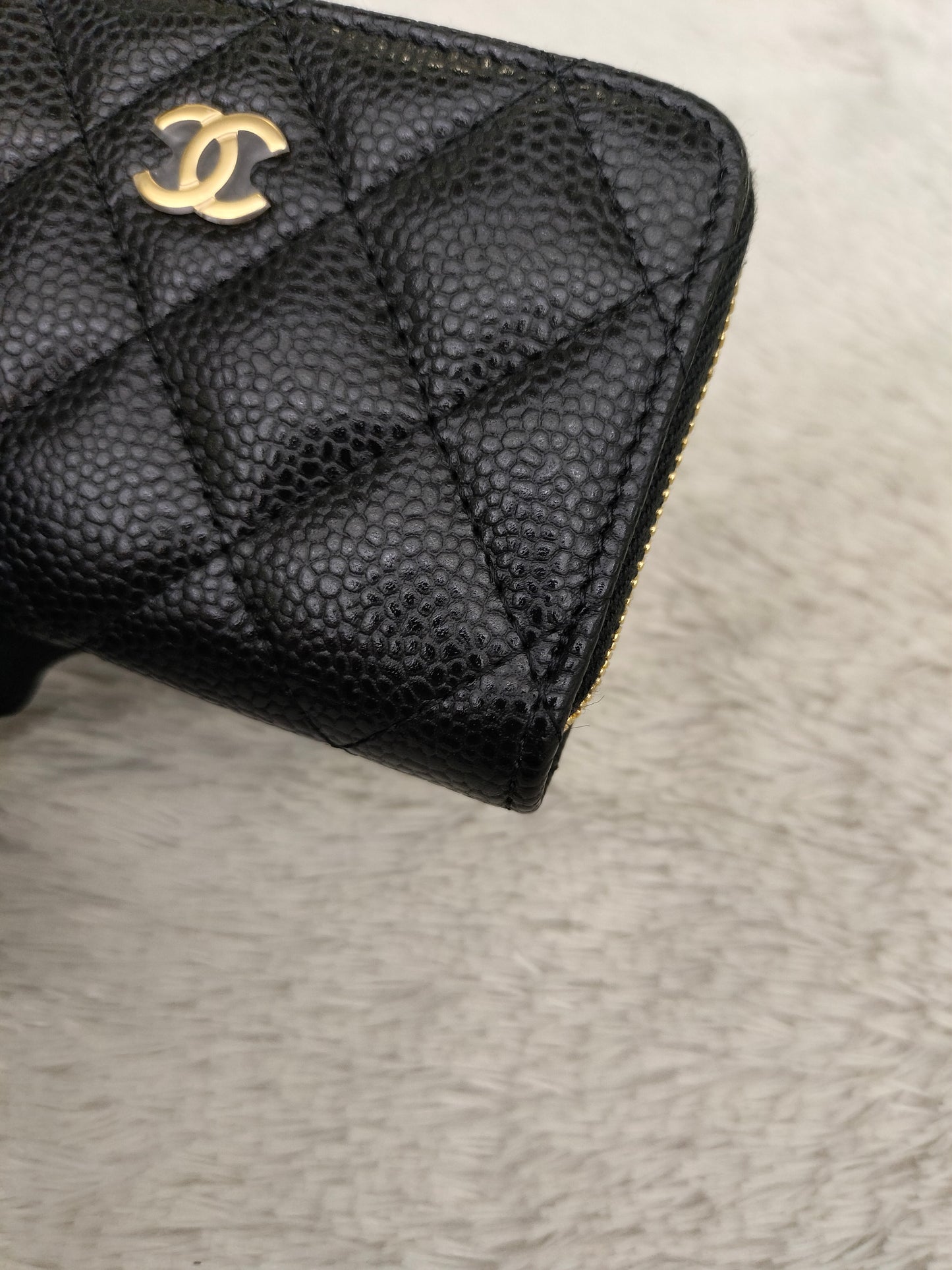 *NEW* Chanel Zippy Card Holder Caviar Black GHW (CHIP)