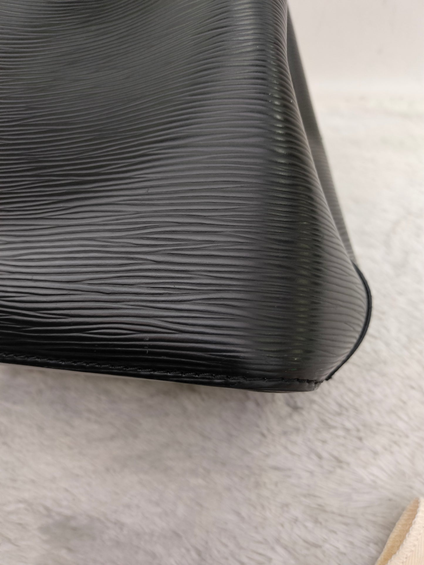LV Neo Noe BB Epi Black Red Blue Safran 2019