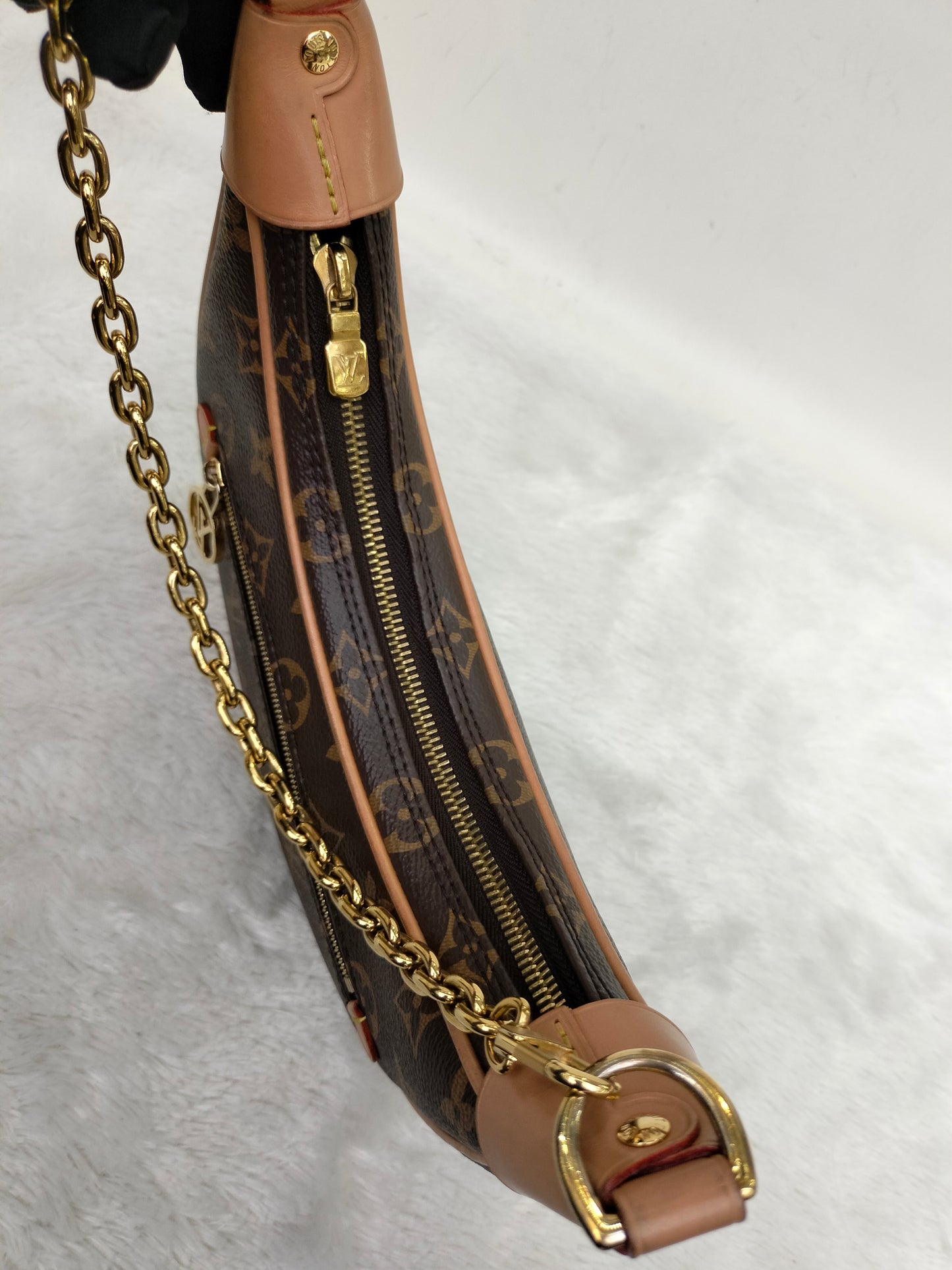 LV Loop Monogram (CHIP)