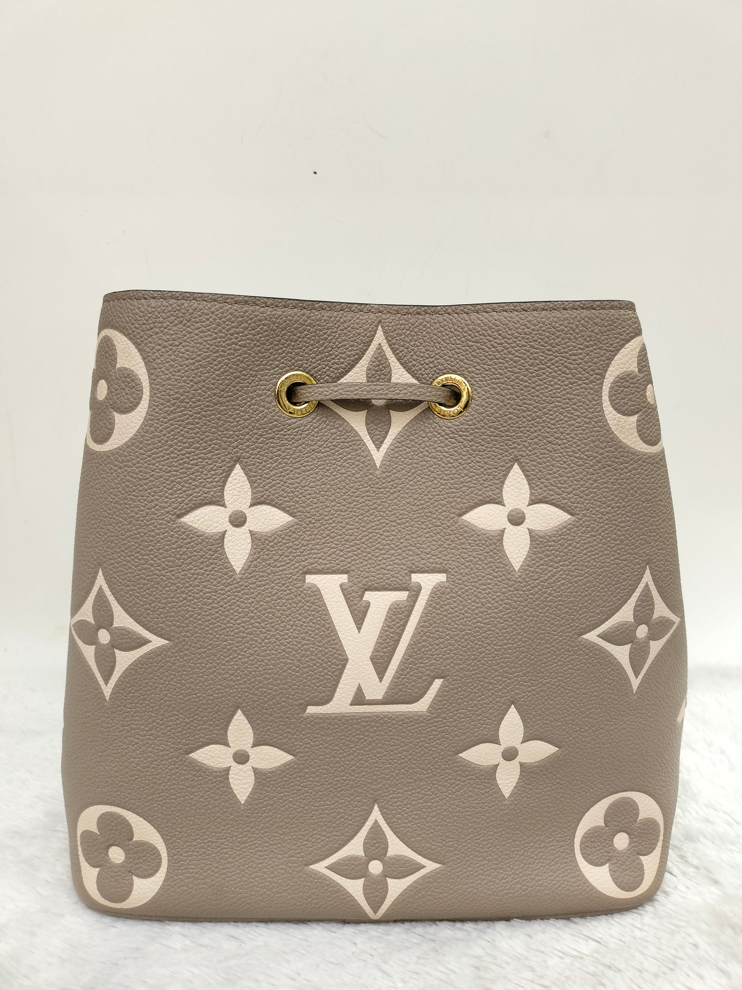 LV Neo Noe MM Monogram Tourterelle Creme 2021