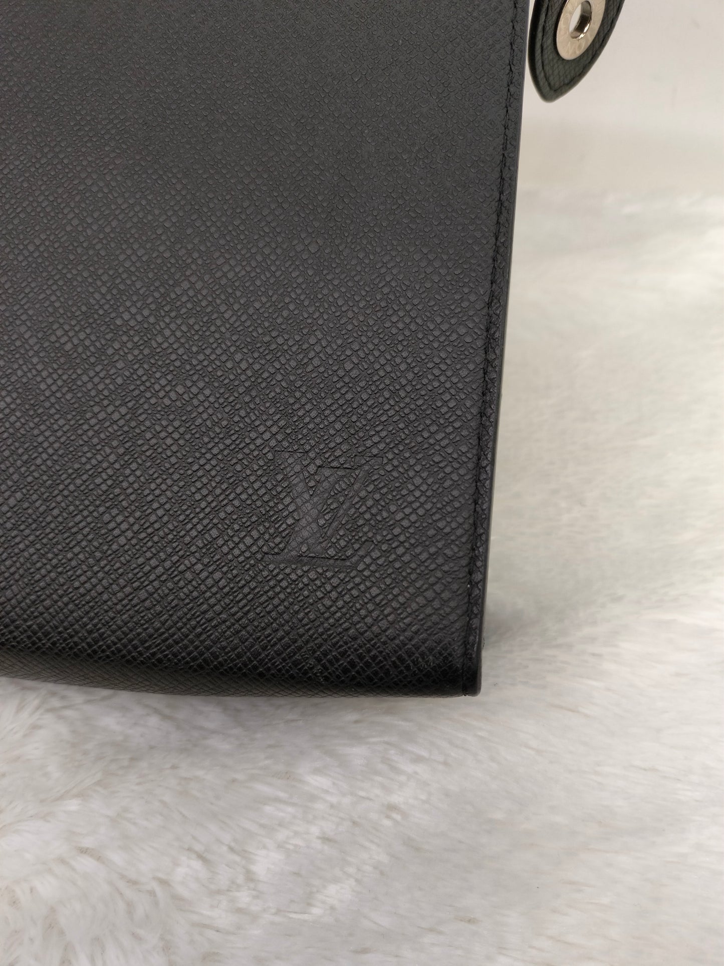 LV Pochette Voyage Taiga Noir 2018