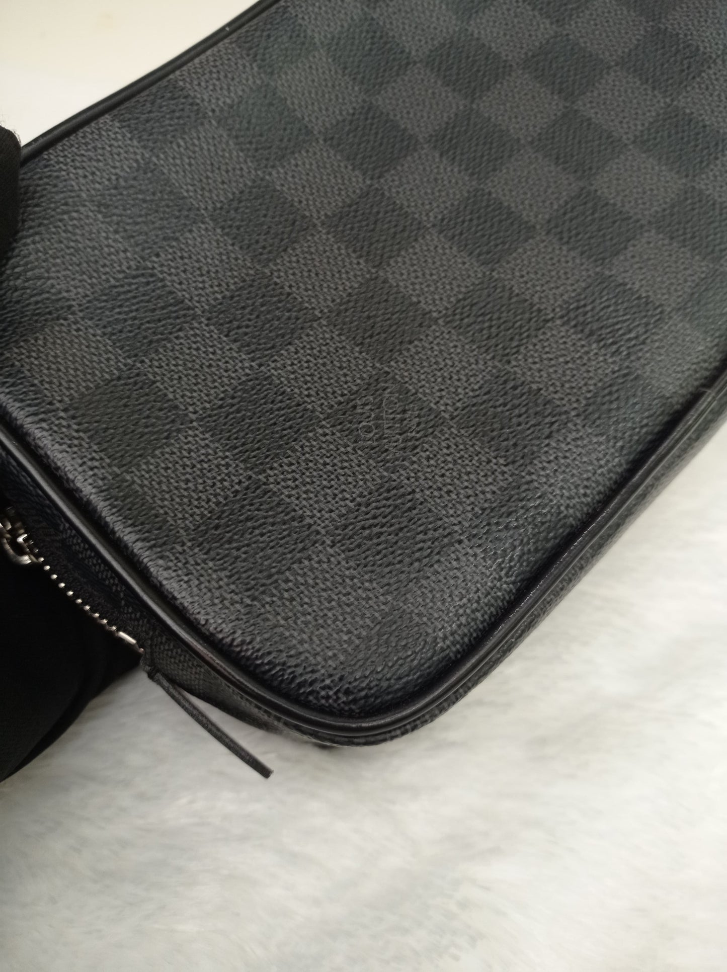 LV Toilet Pouch PM Graphite 2014
