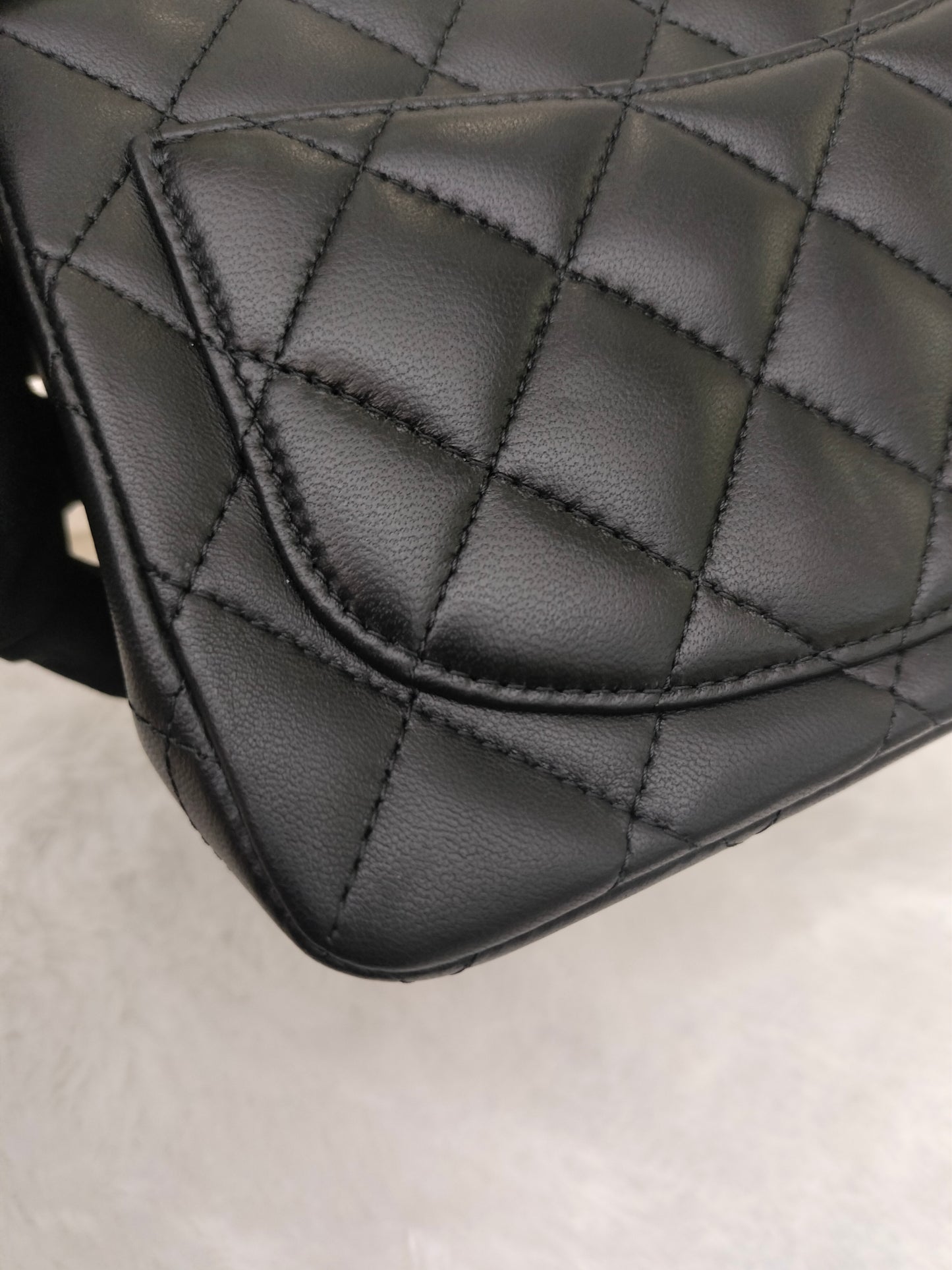 *NEW* Chanel Mini Square Lamb Black GHW (CHIP)