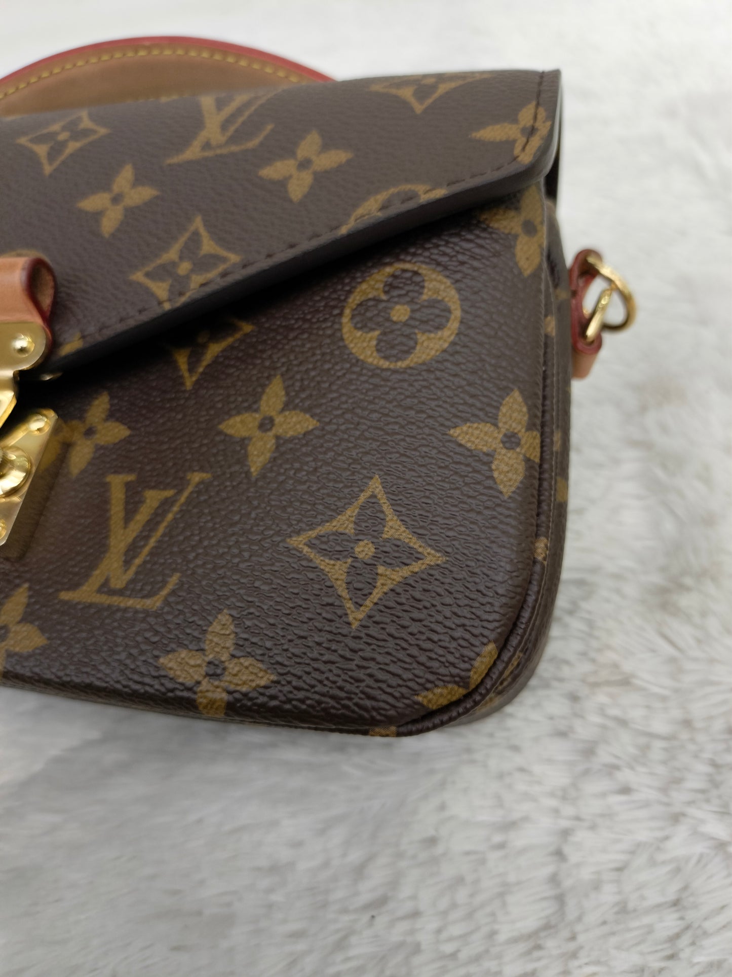 LV Pochette Metis East West Monogram 2023 (CHIP)