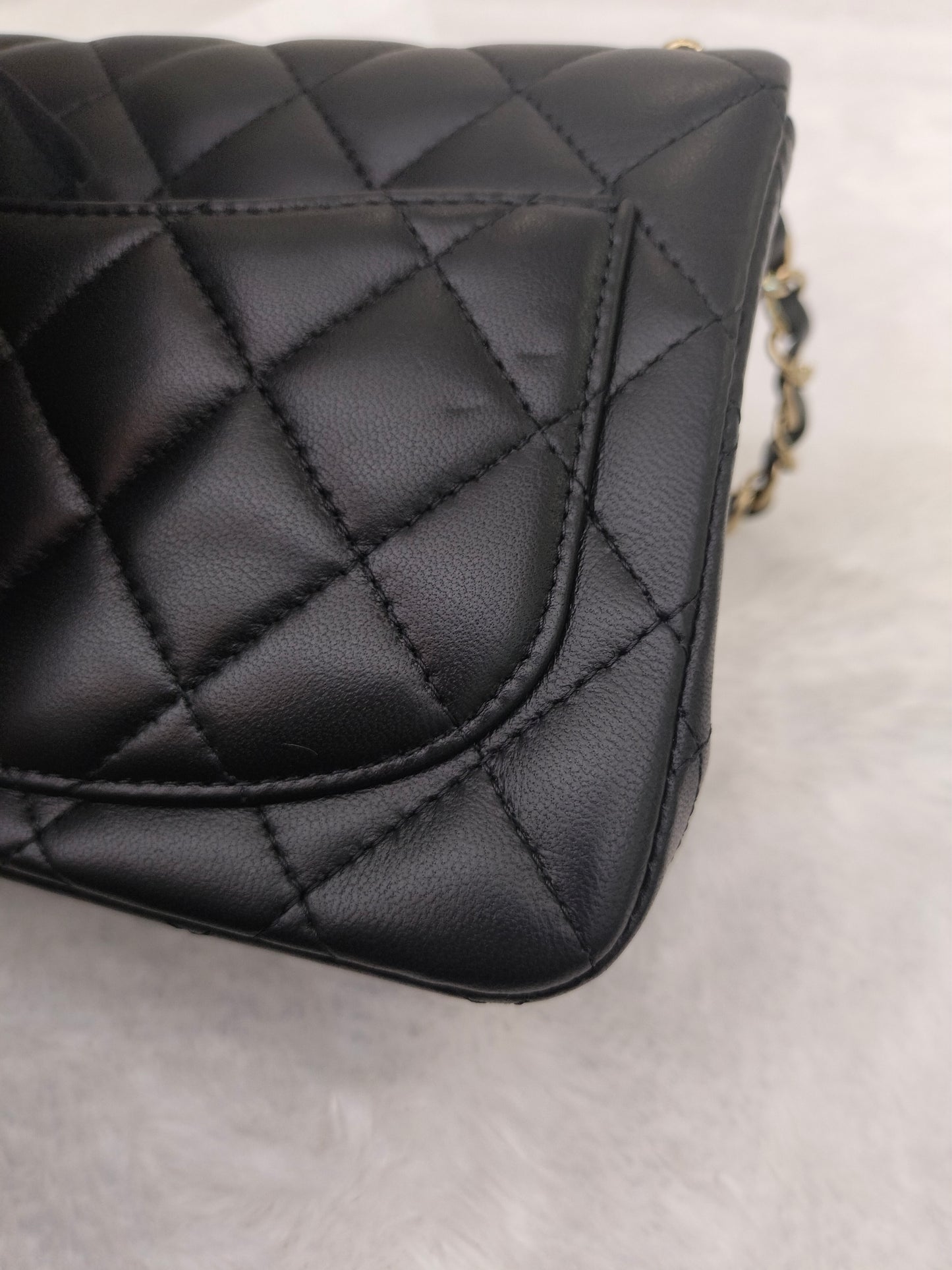 *NEW* Chanel Mini Square Lamb Black GHW (CHIP)