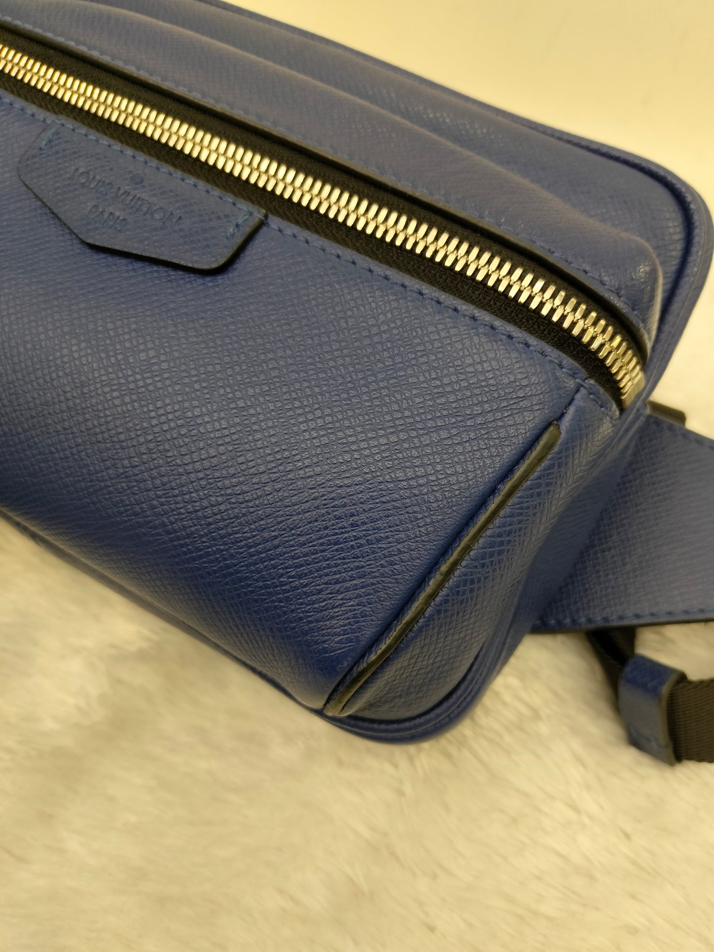 LV Outdoor Bumbag Taiga Cobalt 2019
